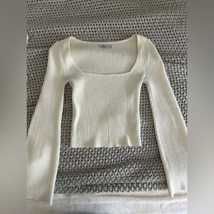 HOLLISTER WHITE RIBBED SWEATER TOP WITH BELL SLEEVES | SIZE SMALL